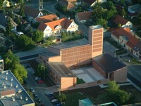 Szentháromság Templom és Közösségi Ház  Gödöllõ